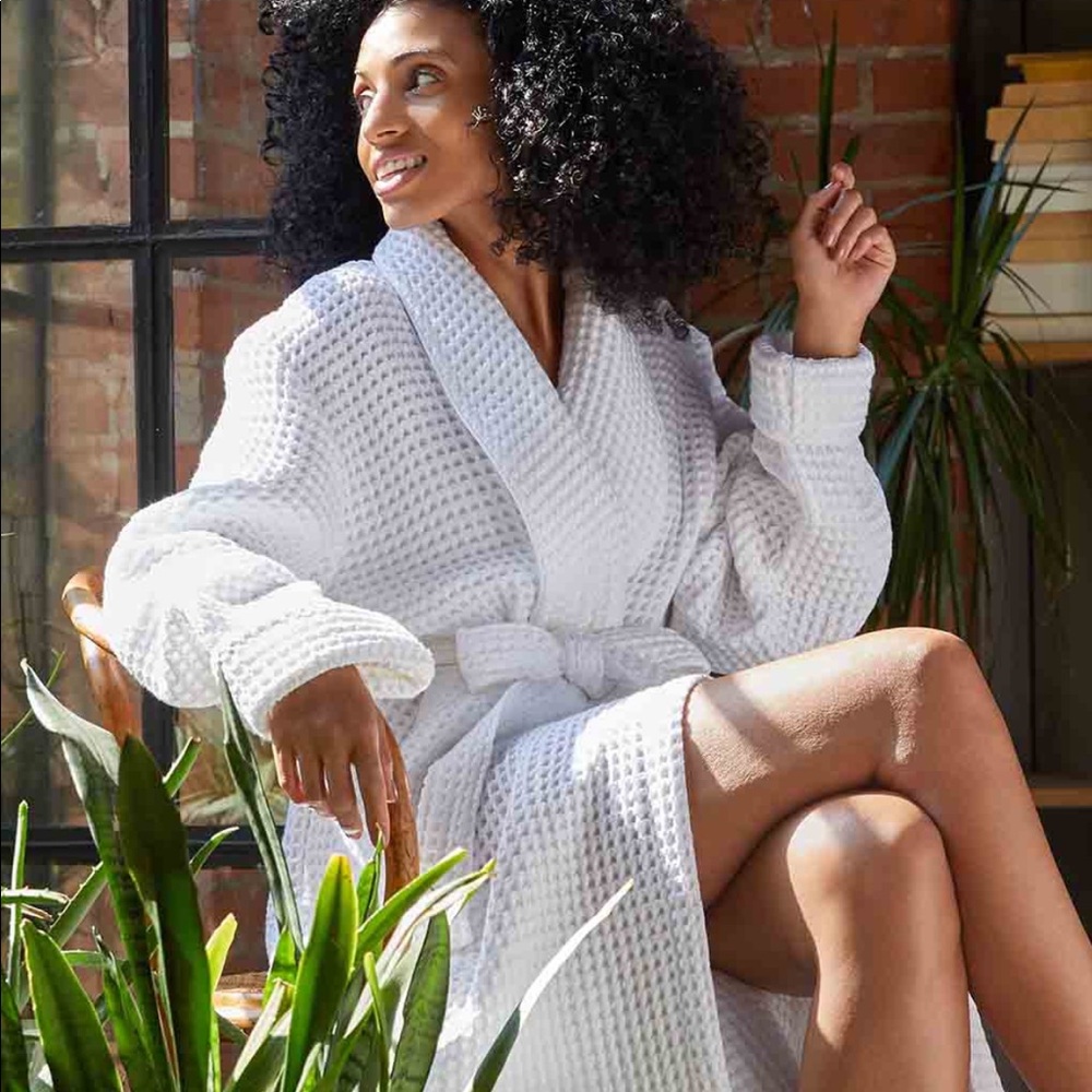 Brooklinen white waffle robe NWOT Size M/L